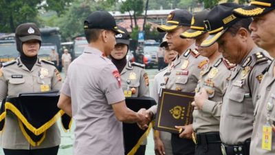 Anggota Yang Berprestasi Diberi Penghargaan Oleh Wakapolda Jabar