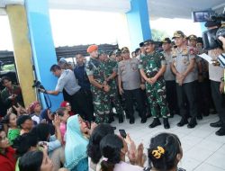 Kapolri dan Panglima TNI berikan Bansos sekaligus tinjau lokasi Korban Banjir di wilayah Jakarta Pusat