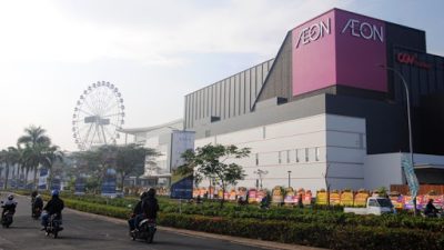 Kesal Rumahnya Terdampak Banjir, Warga Geruduk Mall AEON JGC Cakung