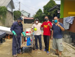 Warga Perumahan GSP Rawageni, Lakukan Penyemprotan Disinfektan Cegah Penyebaran Virus Covid-19