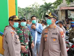 Kapolres Jaktim Berikan Himbauan Kepada Pedagang dan Pengunjung di Pasar Pramuka Terkait Virus Covid-19