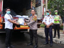 Terima 4000 Kantong Beras Bantuan Dari Presiden, Kapolres Jakarta Timur bagikan Kepada Warga Jakarta Timur