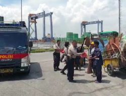 Kapolres Pelabuan Tanjung Priuk Berikan Bantuan Sembako Kepada Masyarakat