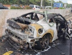 Nissan Skyline GT-R 35 yang Menewaskan Wakil Jaksa Agung, Telah di Evakuasi Oleh Petugas.