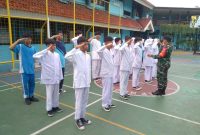 Babinsa Koramil 08/Johar Baru Tanamkan Kedisiplinan pada Siswa Siswi SMPN 76 Jakarta
