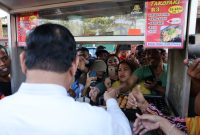 Momen Prabowo Jajan Takoyaki di Pasar Grogolan Pekalongan