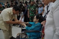 Prabowo Berkaca-kaca saat Keluarga Almarhum dr. H. Sadjiman Sujud Syukur di Peresmian Gedung RS TNI Baru