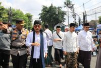 Gibran Hadir di Haul Habib Solo, Jemaah Antusias Menyapa sambil Berfoto