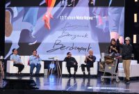 Gibran Beri Jaket ke Mahfud dan Miniatur Vespa ke Cak Imin