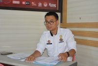 PETUGAS REGISTRASI RUTAN BANGIL BERIKAN PENGARAHAN TERKAIT PROGRAM PB DAN CB KEPADA KELUARGA WARGA BINAAN
