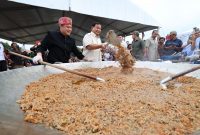 Prabowo Sapa Warga Cilincing, Ikut Masak Besar dan Joget Bareng