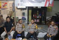Sambang Pos Kamling di Larangan, Kapolres Metro Tangerang Kota Minta Warga Jaga Persaudaraan di Tahun Politik