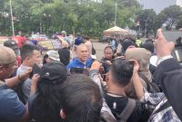 Puluhan Peternak Unggas Mandiri Indonesia yang Tergabung di Komunitas Peternak Unggas Nasional Menggelar Aksi Simpatik