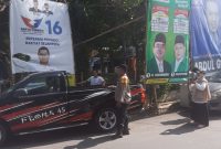 Polres Metro Tangerang Kota Dampingi Bawaslu Tertibkan APK di Masa Tenang