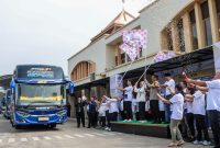 Kapolres Metro Jakarta Timur Dampingi Menaker RI Lepas Mudik Gratis di PT. Panasonic