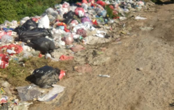 Keluhan Warga & Pengguna Jalan Atas Tumpukan Sampah Rumah Tangga di Tanggul Tambun Kapling, Pahlawan Setia, Tarumajaya
