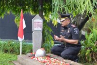 Kepala Rutan, Fauzi Harahap dan pejabat struktural, Serta Perwakilan Petugas Mengikuti Upacara Tabur Bunga di Taman Makam Pahlawan (TMP) Kalibata