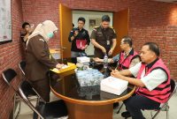 Penyerahan 2 Tersangka dan Barang Bukti (Tahap II)Terkait Komoditas Timahatas nama Tersangka TN alias AN dan Tersangka AA