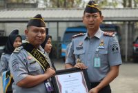 BENTUK NYATA APRESIASI KINERJA, KALAPAS CILEGON BERIKAN PENGHARGAAN PEGAWAI TELADAN DAN PELAYANAN TERBAIK