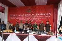 Kejaksaan Negeri Jakarta Timur Musnahkan Barang Bukti Tindak Pidana Umum