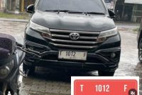 Mobil Pelat Merah Diduga Disamarkan Jadi Pelat Putih, Ada Apa dengan Kendaraan Dinas di Karawang?