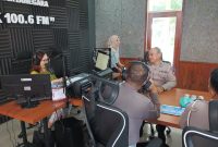 Sat Lantas Polres Kukar Sosialisasikan Operasi Keselamatan Mahakam 2025 di Stasiun Radio RPK