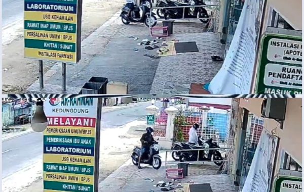 Terpantau CCTV, Pencurian Motor Di Lahan Parkir Klinik Kesehatan Kecamatan Kedungdung Sampang