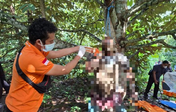 Polsek Loa Kulu Evakuasi Jenazah Pemuda yang Ditemukan Gantung Diri