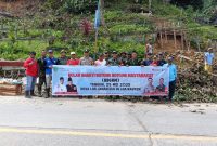 Bhabinkamtibmas Polsek Loa Janan Ajak Warga Gotong Royong Bersihkan Lingkungan