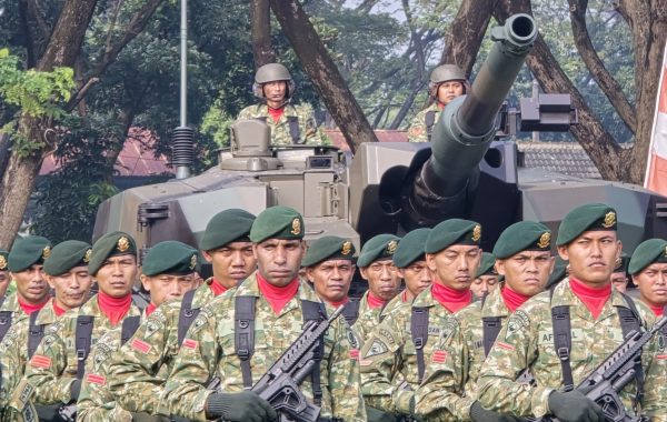 Sertijab dan Tradisi Korps Kostrad, Kepala Rutan Bangil Ikuti Upacara Militer Bersama Forkopimda di Lapangan Arupadatu