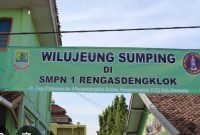 Diduga SMPN 1 Rengasdengklok Bandrol Buku Paket dan Seragam Sekolah Tanpa Musyawarah Orang Tua