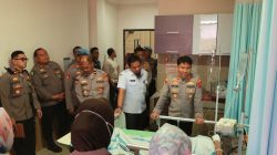 Kapolres Kukar Tunjukkan Kepedulian, Jenguk Kasat Binmas yang Sakit di RS ABADS Samboja