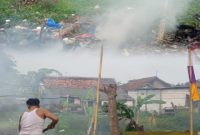 Cegah DBD, Jurnalis Karawang Bersatu Gelar Aksi Bersih-Bersih di Kawasan Padat Penduduk