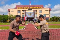 Tingkatkan Kemampuan Fisik dan Mental, Sat Samapta Polres Kukar Gelar Latihan Boxing Bersama Kapolres