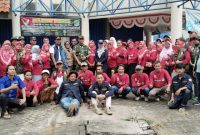 Saat Ibu-ibu PKK RW. 01 Bergaya dengan DANDIM 0507/BKS