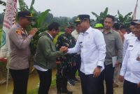 Bersama Petani, Polsek Tenggarong Bersinergi Wujudkan Swasembada Pangan di Kukar