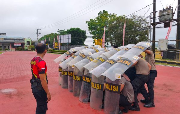 Latihan Dalmas: Polres Kukar Wujudkan Personel Samapta yang Profesional dan Terlatih