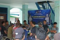 Satlantas Polres Kukar Tunjukkan Kepedulian, Sapa Supir Truk dengan Edukasi Humanis