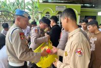 Wujud Syukur, Polres Kukar Laksanakan Jumat Berkah Bersama Jamaah Masjid Almunajah