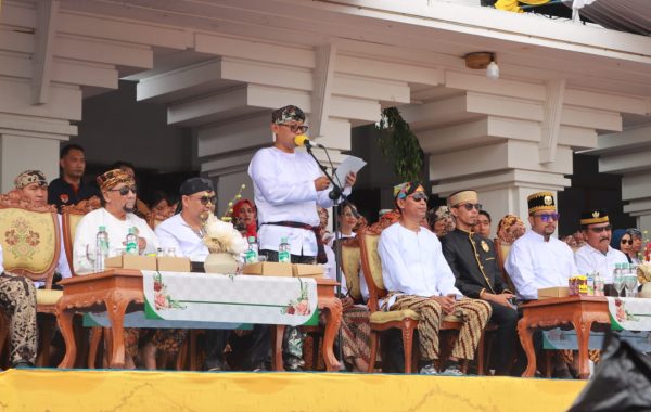 Wakapolres Kukar Hadiri Upacara Penutupan Erau 2025, Wujud Sinergi Polisi dan Budaya Lokal