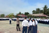 Kapolsek Sebulu Jadi Pembina Upacara di SMPN 2 Sebulu, Ajak Siswa Tertib Berlalu Lintas dan Jauhi Narkoba