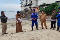 Tindaklanjuti Laporan Masyarakat, Ditpolairud Polda Kaltim bersama DLH Tinjau Pencemaran Limbah Unggas di Kawasan Pesisir Pasar Baru
