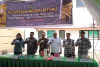 Kalapas Lapas Kelas IIB Bitung Dodi Naksabani Hadiri Pemusnahan Barang Bukti Kejahatan di Kantor Kajari Bitung