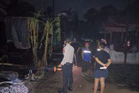Kebersamaan Saat Musibah: Polisi dan Warga Bersatu Lawan Si Jago Merah di Tenggarong Seberang