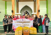 Polwan Polda Kaltim dan Bhayangkari Daerah Kaltim Gelar Kegiatan Berbagi di Masjid Darul Iman Balikpapan
