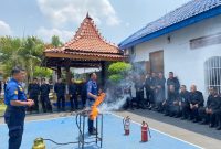 Tingkatkan Kesiapsiagaan, Rutan Surakarta Gelar Pelatihan Dasar Pemadam Kebakaran bagi Seluruh Pegawai