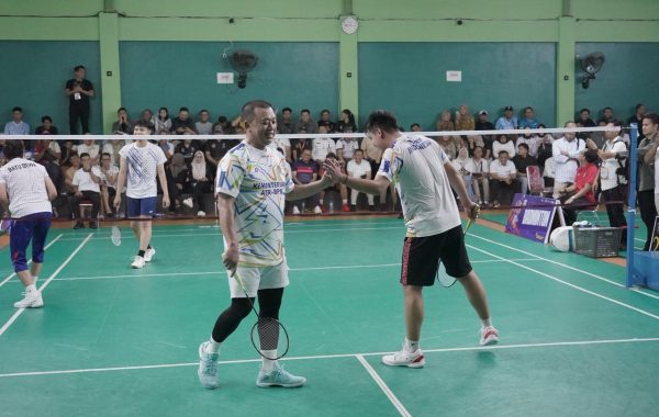 Menteri Nusron dan Wali Kota Palembang Tunjukkan Semangat Sportivitas di Lapangan Bulu Tangkis PORNAS KORPRI XVII