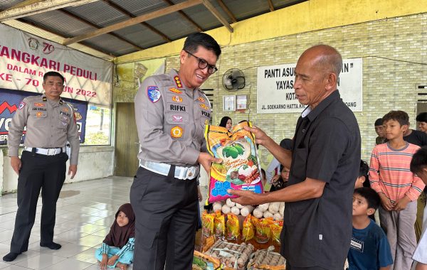 Tebar Kepedulian, Ditlantas Polda Kaltim Kunjungi Panti Asuhan Yaumiddin