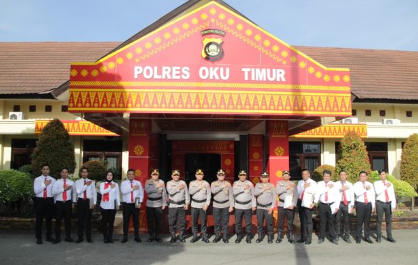 Kapolsek Buay Madang Timur dan Team Macan Putih Raih Penghargaan atas Keberhasilan Ungkap Kasus Pencurian dengan Pemberatan