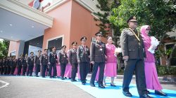 Polda Kaltim Gelar Tradisi Wisuda Purna Bakti, Kapolda Sampaikan Apresiasi dan Pesan Haru untuk Personel yang Purna Tugas